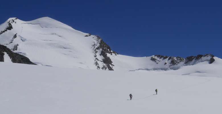 corso di progressione su ghiacciaio: gruppo Monte Rosa, le "aule"