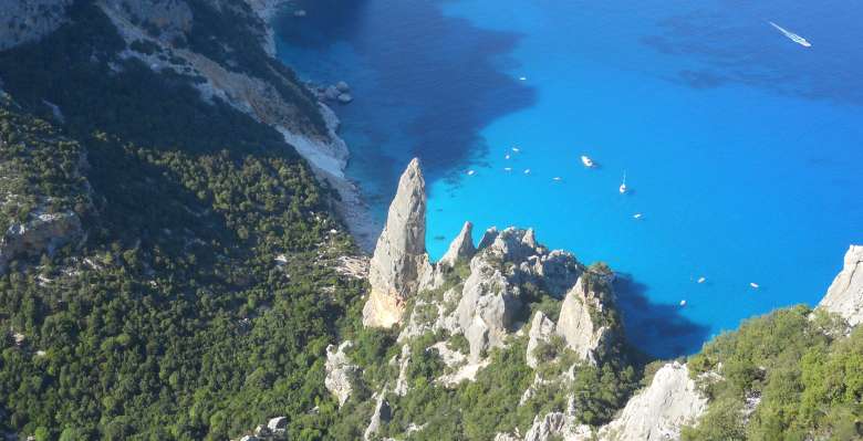 La guglia di Goloritzè, il bellissimo obelisco di roccia che rappresenta l'arrampicata in Sardegna!!!