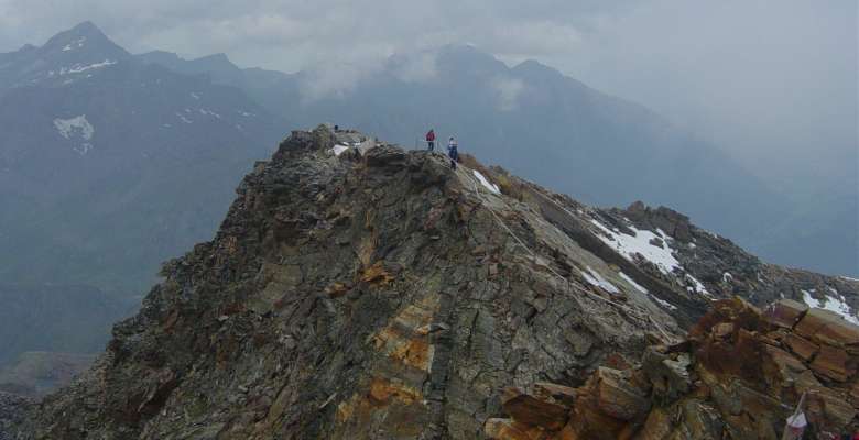 Il tratto di cresta per giungere al Rifugio Quintino Sella