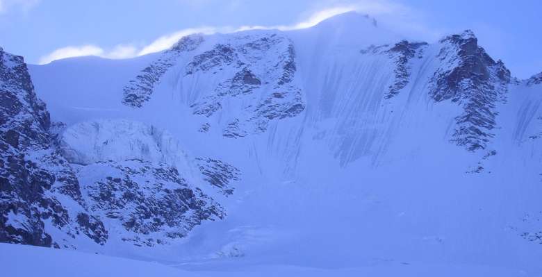 scialpinismo: la parete nord del Gran Paradiso, vista salendo dal rifugio Chabod